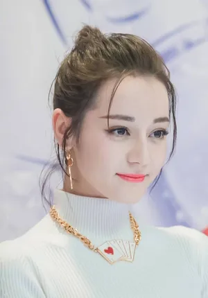 迪丽热巴侧颜超美高清图片