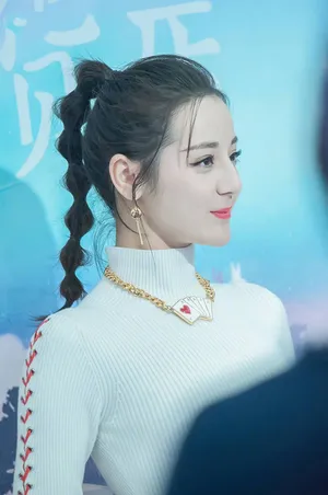 迪丽热巴侧颜超美高清图片_2