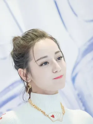 迪丽热巴侧颜超美高清图片_5