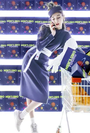 迪丽热巴杂志封面青春性感写真_4