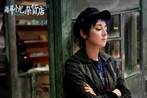 迪丽热巴紫色短发性感时尚图片_5