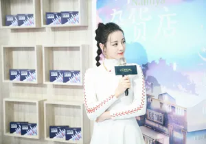 迪丽热巴白色连衣裙超美活动现场图片_3