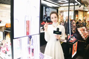 迪丽热巴白色连衣裙超美活动现场图片_4