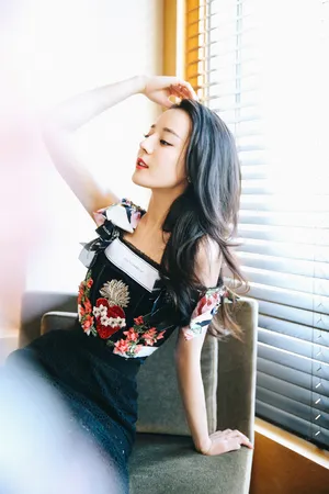 迪丽热巴清新俏丽迷人写真高清图片_2