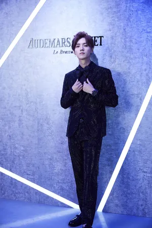 鹿晗帅气活动写真图片_7