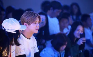 鹿晗帅气高清图片