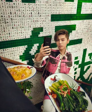 鹿晗杂志封面帅气写真图片_3