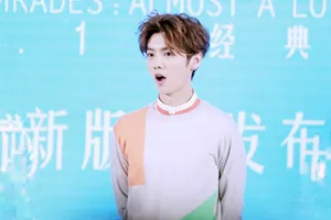 鹿晗帅气活动照图片第1张