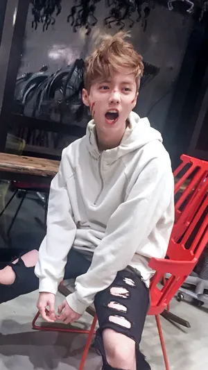 鹿晗帅痞个性妆容图片_4