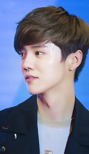 鹿晗帅气表情图片_8
