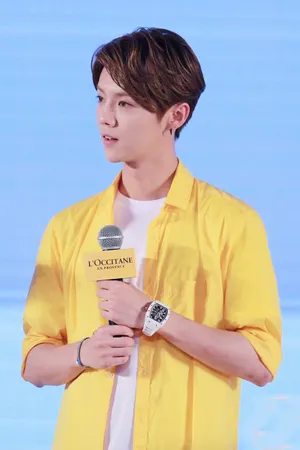 鹿晗黄色T恤高清活动图片_7