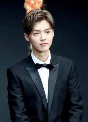 鹿晗西装帅气图片_7