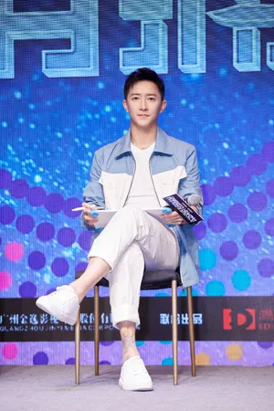 韩庚解码游戏发布会帅气图片_6