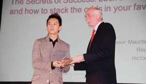 韩庚赴英国演讲交流分享庚心历程_1