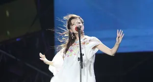 韩庚罗志祥同台PK遇巨风阿发丝飞舞似女鬼_2