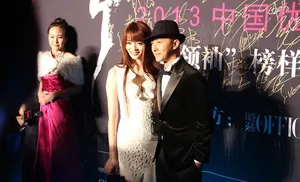 韩庚现身2013中国优雅盛典黑色西服显帅气_3