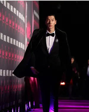 众男星盛装出席中国优雅盛典韩庚帅气装扮博眼球_2
