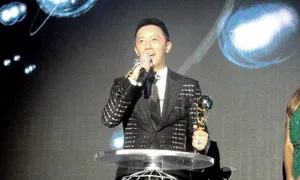 韩庚获WMA最佳男艺人帅气西服亮相_2