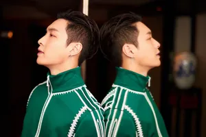 张艺兴绿色运动装写真帅气图片_2