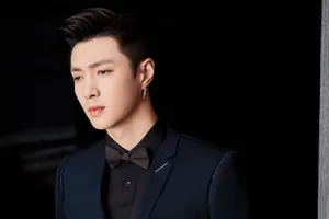张艺兴黑色西装帅气高清图片_3