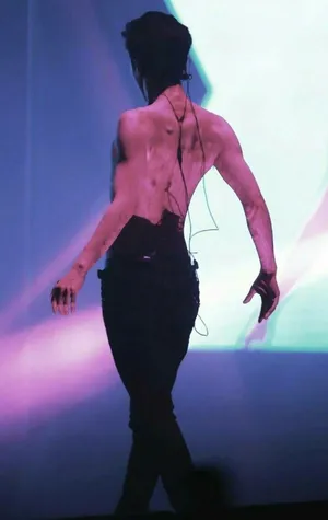 张艺兴演唱会赤膊激情舞台秀_7