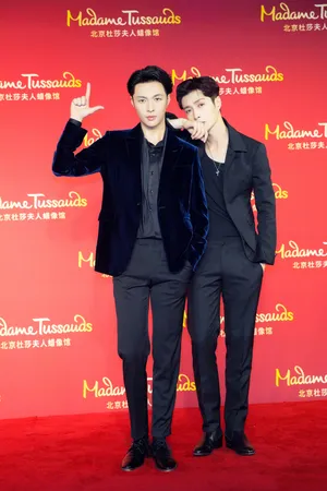 张艺兴蜡像揭幕高清图片
