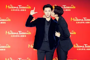 张艺兴蜡像揭幕高清图片_2