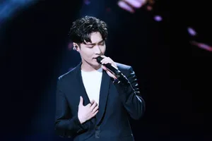 张艺兴帅气十足演唱会图片_2