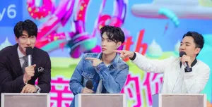 张艺兴《快乐大本营》帅气图片