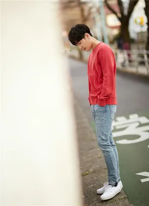 张艺兴青春洋溢街拍图片_3