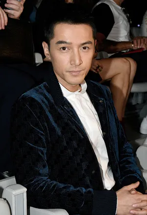 胡歌亮相2018春夏米兰男装周时尚写真