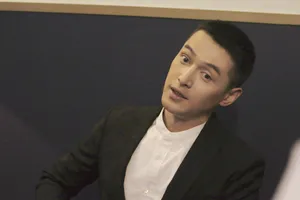 胡歌寸头亮相活动图片_6