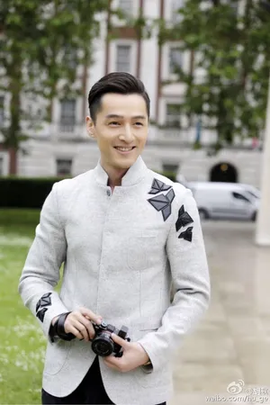 胡歌英国之行帅气旅照图片