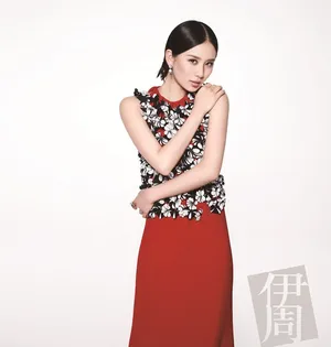 胡歌刘诗诗登杂志封面演绎兄妹情深_2