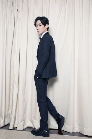 朱一龙儒雅帅气活动写真图片