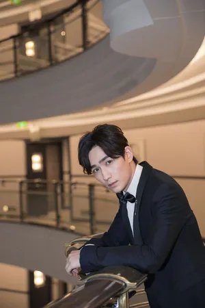 朱一龙儒雅帅气活动写真图片_4