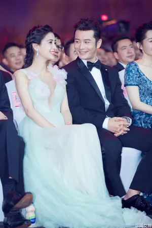 黄晓明angelababy夫妇出席活动狂秀恩爱好有爱