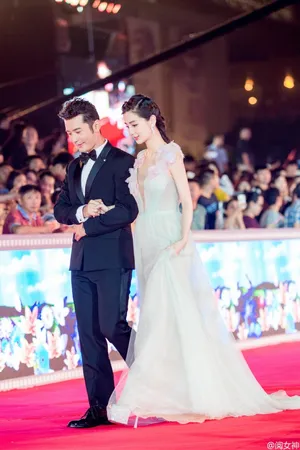 黄晓明angelababy夫妇出席活动狂秀恩爱好有爱_3