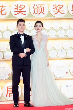 黄晓明angelababy夫妇出席活动狂秀恩爱好有爱_4
