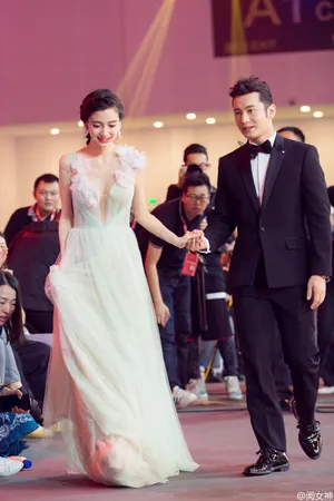 黄晓明angelababy夫妇出席活动狂秀恩爱好有爱_6