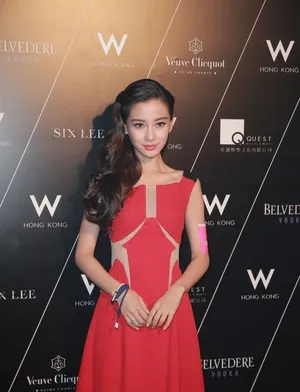 Angelababy红裙亮相酥胸隐现盼黄晓明得奖_3