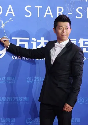 杨恭如黄晓明等俊男靓女助阵万达百米红毯_4
