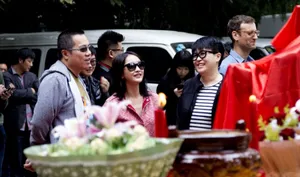 周迅黄晓明现身开机仪式牵手撒娇女人最好命_2