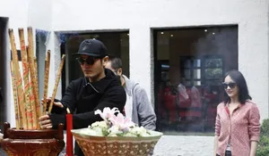 周迅黄晓明现身开机仪式牵手撒娇女人最好命_6