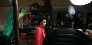 黄晓明生获赠比基尼蛋糕片场调侃周迅胸大_6