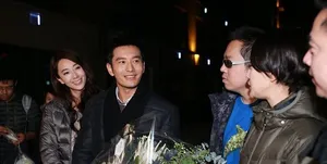 黄晓明生获赠比基尼蛋糕片场调侃周迅胸大_9