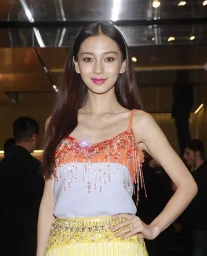 Angelababy现身时装活动大赞黄晓明人品_2