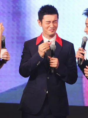 黄晓明戴白发逗乐范冰冰男神女神遭恶搞_3
