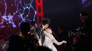 赵薇黄晓明电影节暧昧盘点网友直呼看醉了_6