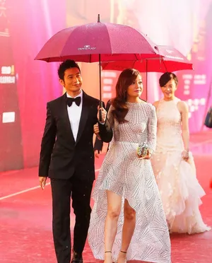 赵薇黄晓明电影节暧昧盘点网友直呼看醉了_7